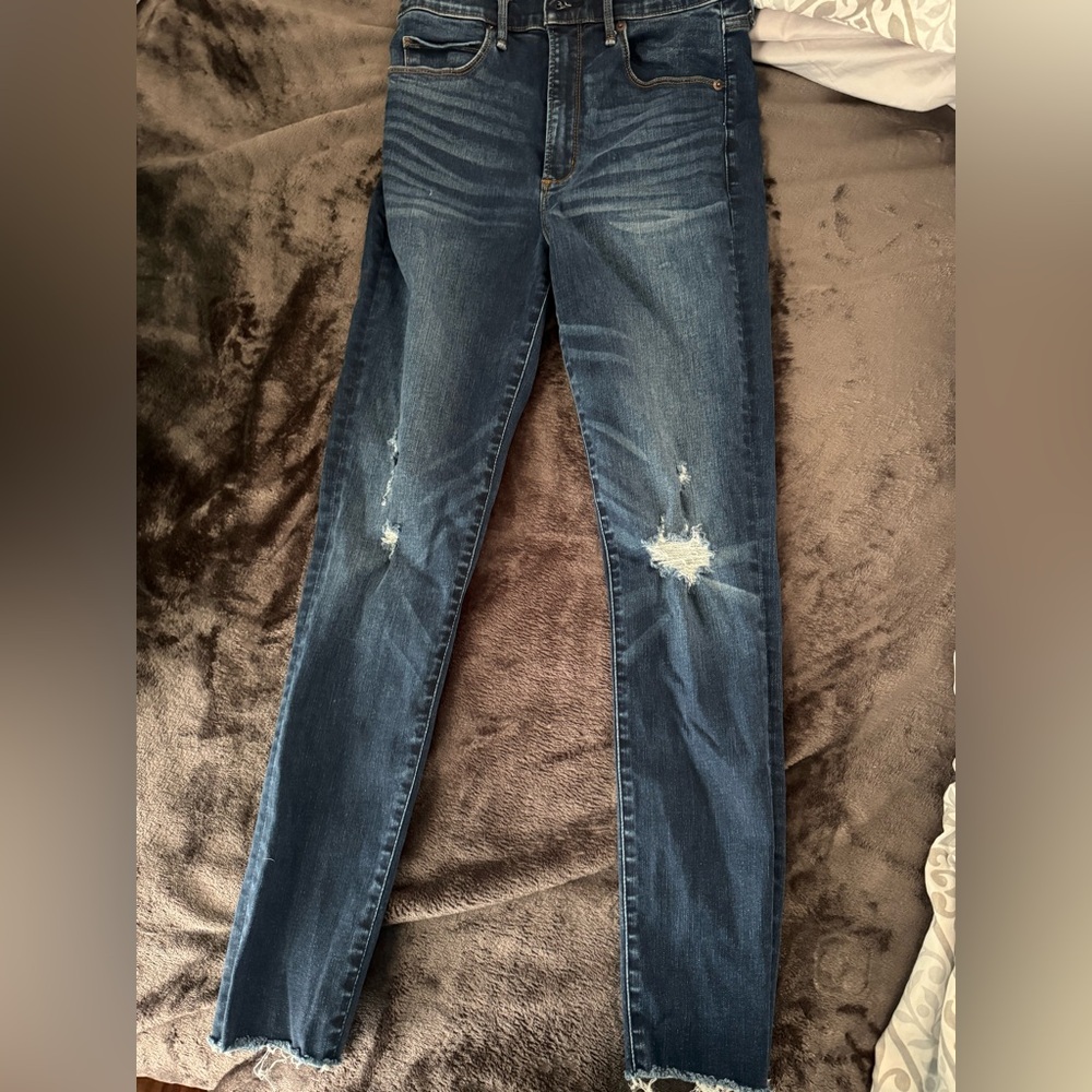 Never worn, doesn’t fit